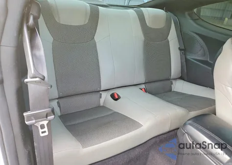 2016 Hyundai Genesis Coupe 3.8L z USA, uszkodzony, nr VIN KMHHT6KJ7GU137258